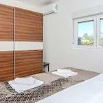 Cozy In Apartment Vir