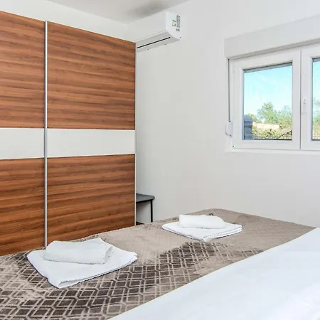 Stunning In Apartment Vir