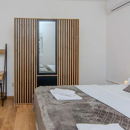 Stunning In Apartment Vir