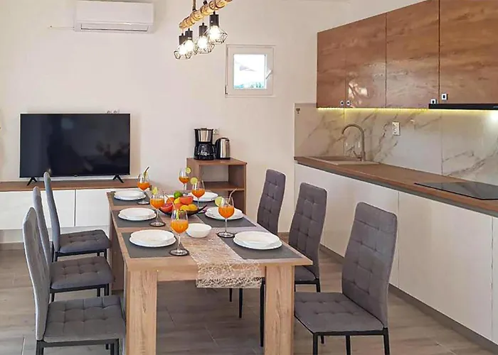 Апартаменты Cozy In Вир